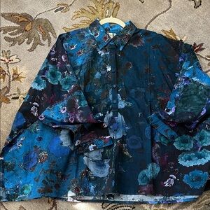 Yavi NWT floral top